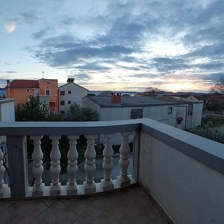Apartman Vukoja Pakostane Apartamento Exterior foto