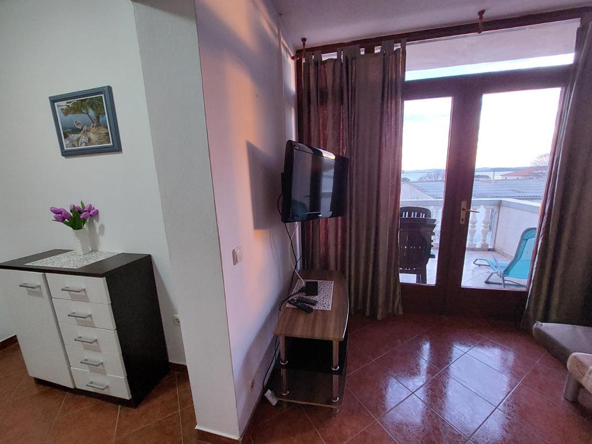 Apartman Vukoja Pakostane Apartamento Exterior foto
